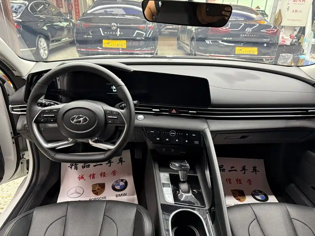 Hyundai Elantra 2023