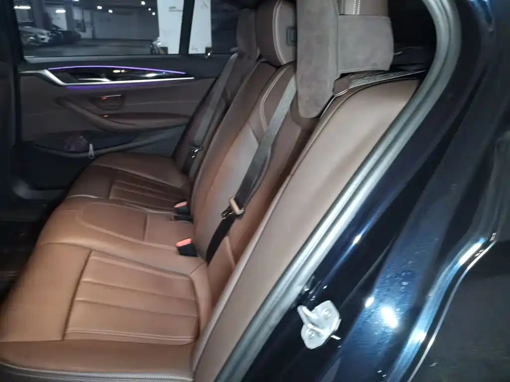BMW 5 Series 2019 — фото 18