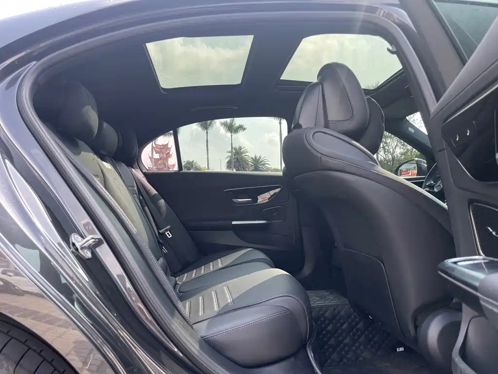 Mercedes-Benz C-Class 2023 — фото 13