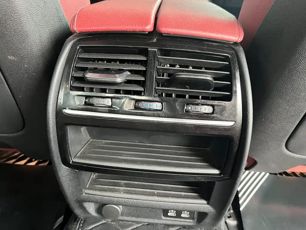 BMW 5 Series 2020 — фото 10