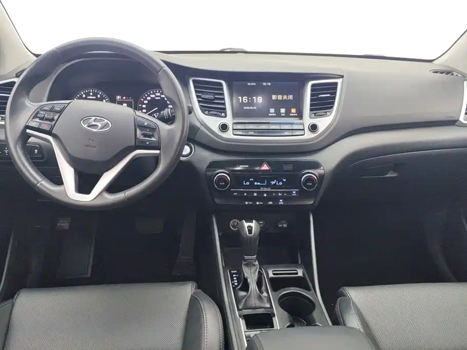 Hyundai Tucson 2018 — фото 12
