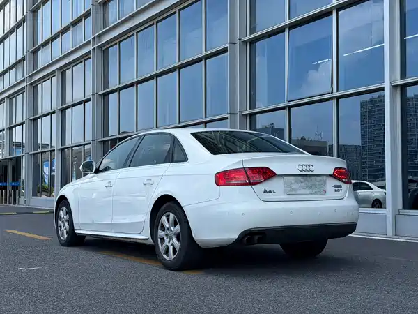 Audi A4L 2011