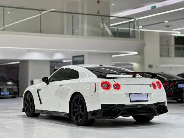 Nissan GT-R 2011