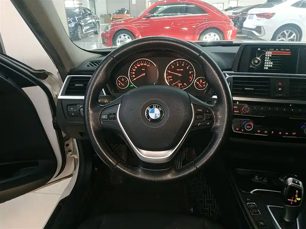 BMW 3 Series 2017 — фото 11