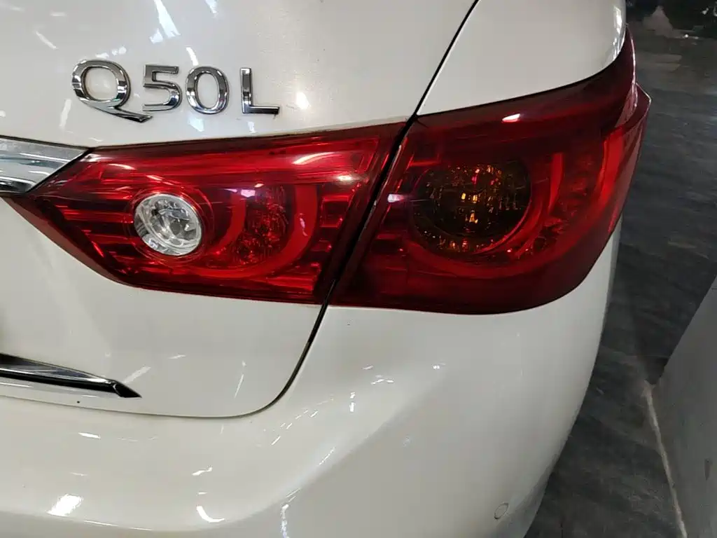 Infiniti Q50L 2015 — фото 8