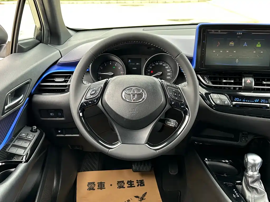 Toyota C-HR 2018 — фото 25
