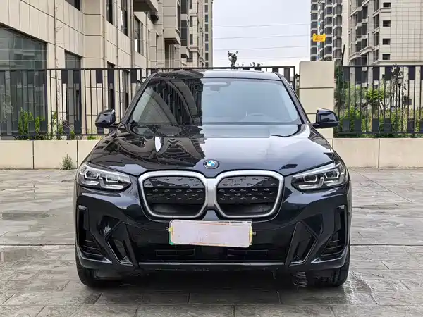 BMW iX3 2024