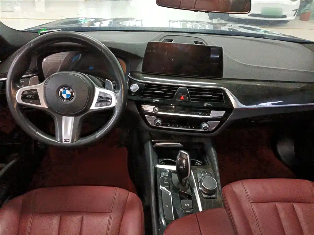 BMW 5 Series 2020 — фото 10