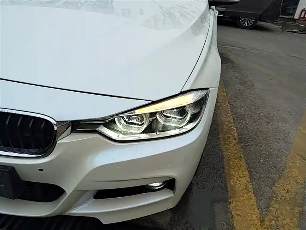 BMW 3 Series 2018 — фото 24