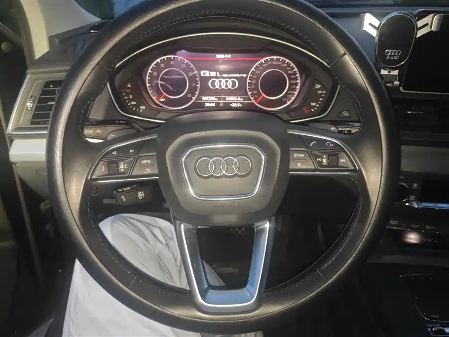 Audi Q5L 2020 — фото 15