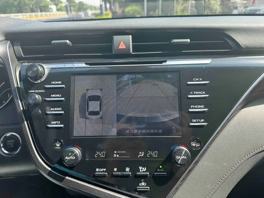 Toyota Camry 2018 — фото 11