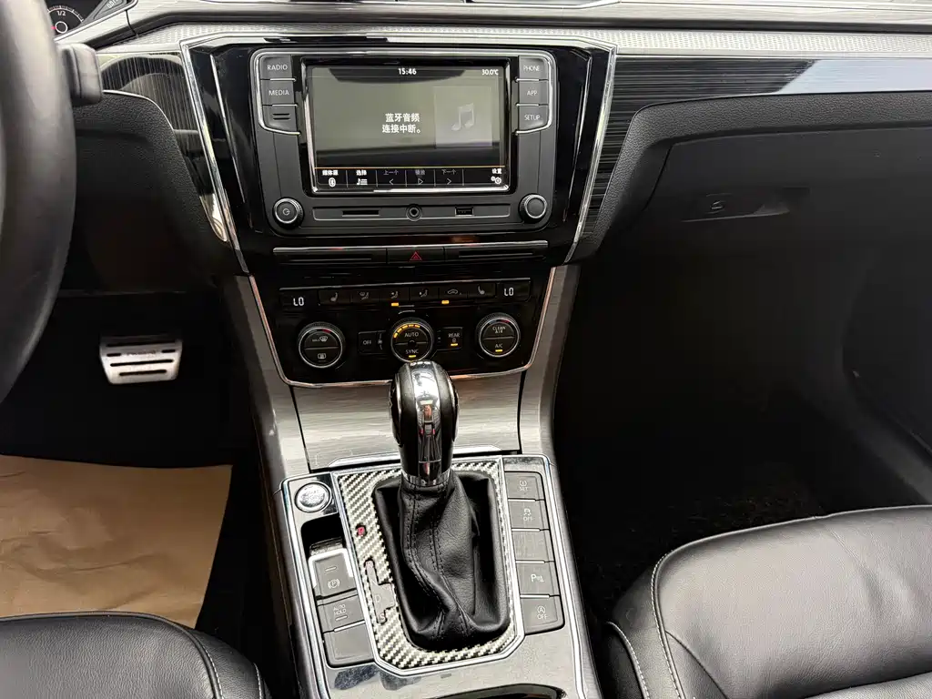Volkswagen Passat 2018 — фото 10
