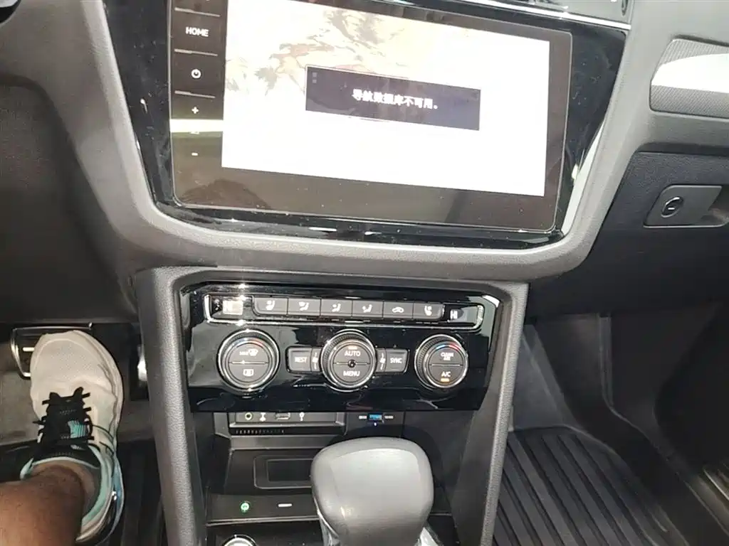 Volkswagen Tiguan L 2020 — фото 13