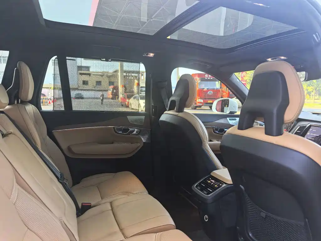 Volvo XC90 2017 — фото 15