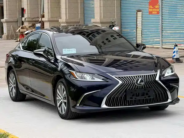 Lexus ES 2020