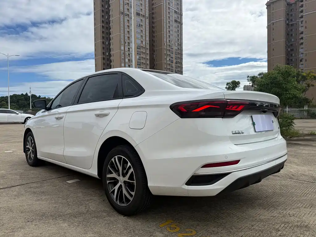 Geely Emgrand 2022 — фото 8
