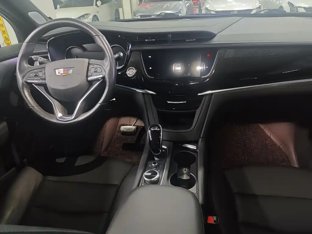 Cadillac XT6 2021 — фото 11