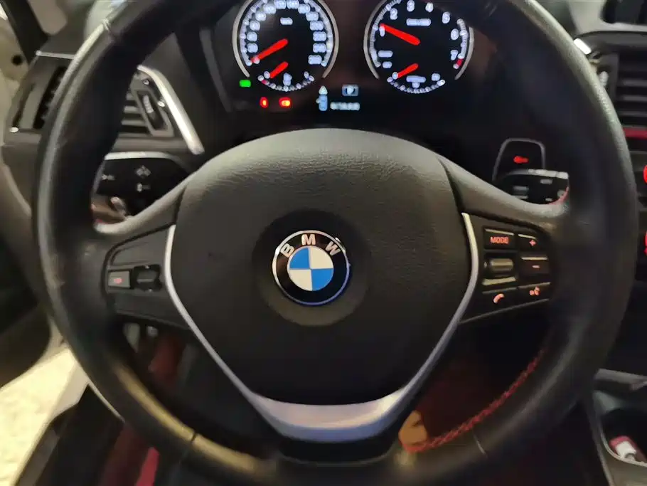 BMW 1 Series 2019 — фото 15