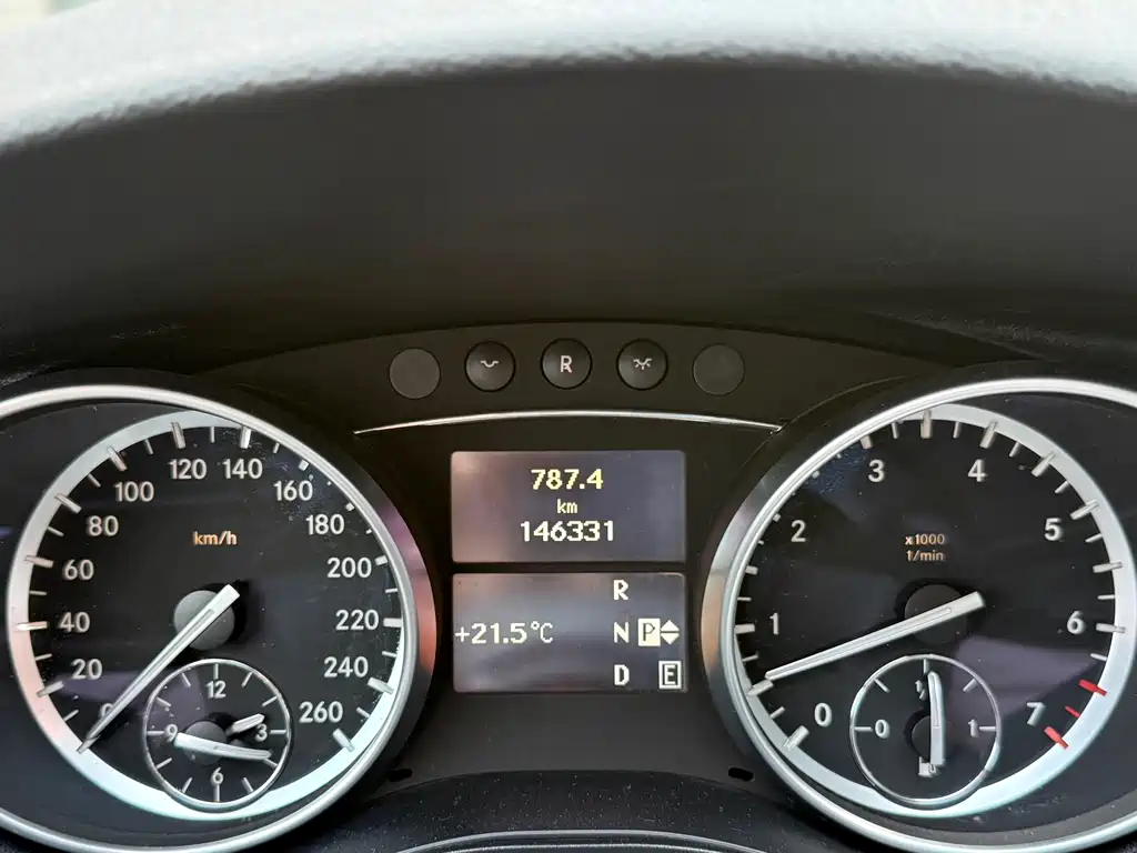 Mercedes-Benz R-Class 2017 — фото 16