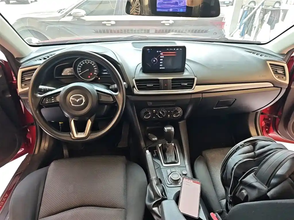 Mazda 3 Axela 2019 — фото 10