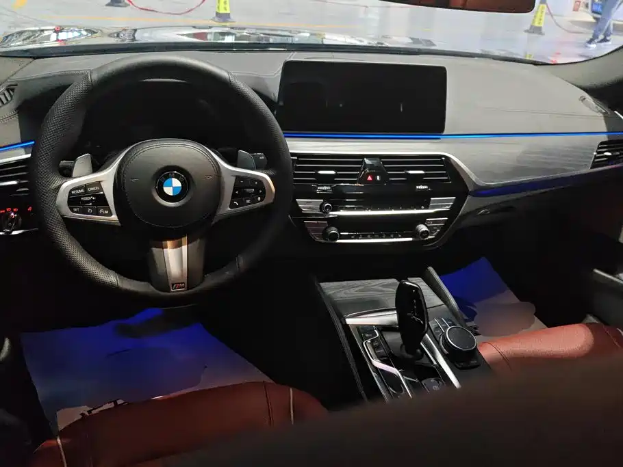 BMW 5 Series 2021 — фото 12