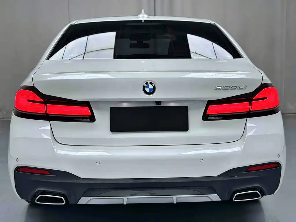 BMW 5 Series 2021 — фото 12