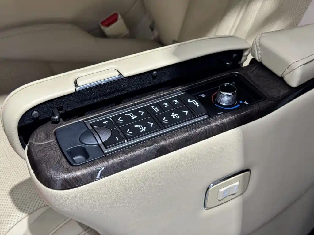 Toyota Alphard 2020 — фото 20
