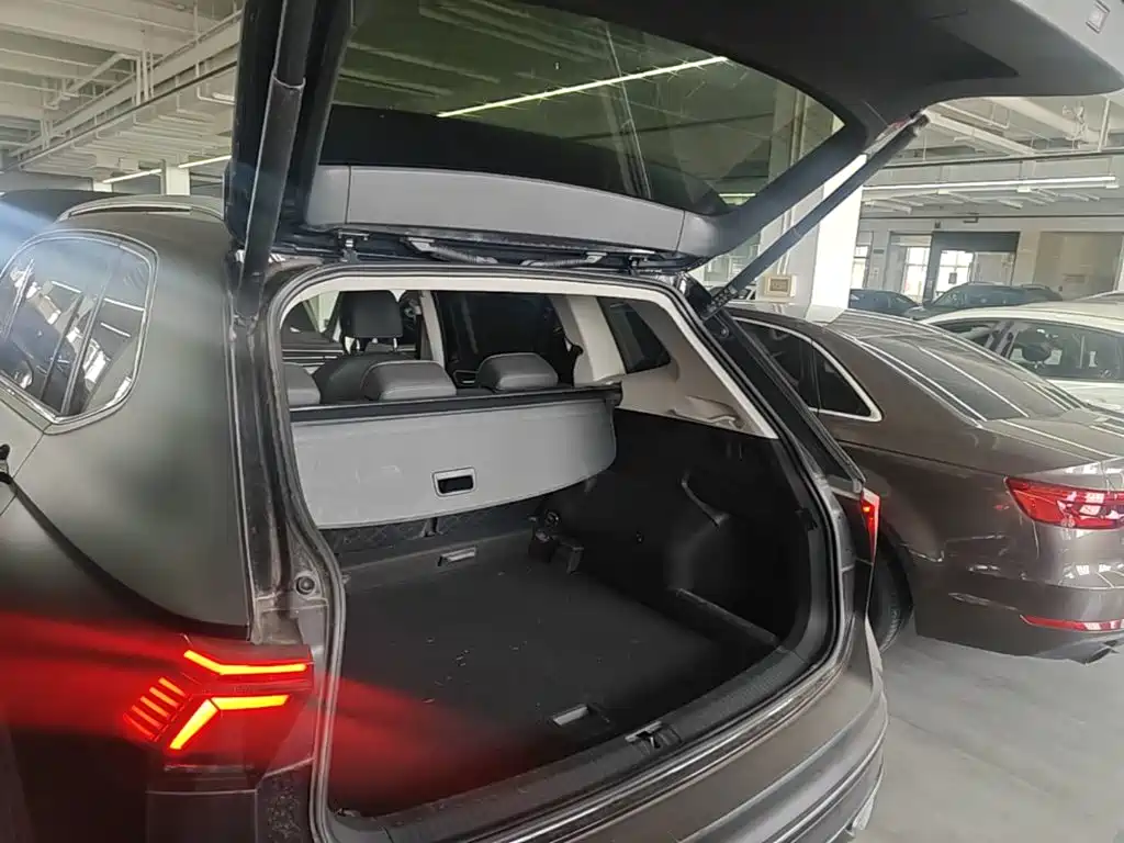 Volkswagen Tiguan L 2023 — фото 19