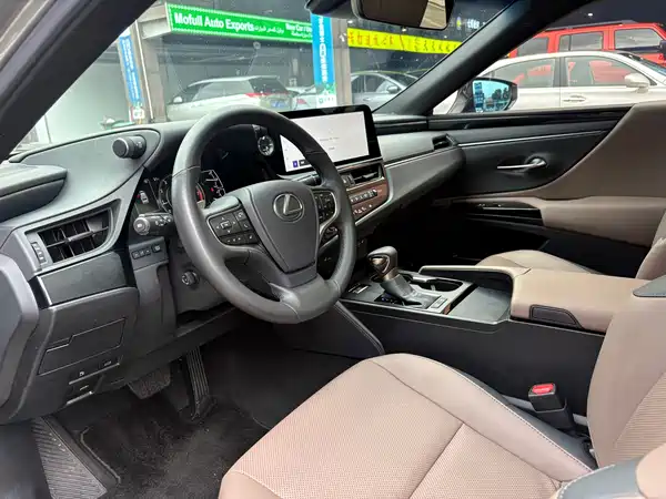Lexus ES 2024