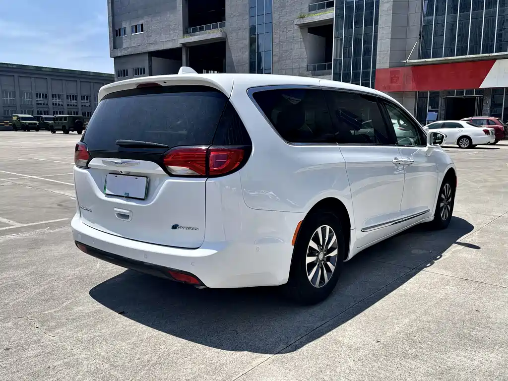 Chrysler Grand Voyager PHEV 2025 — фото 5
