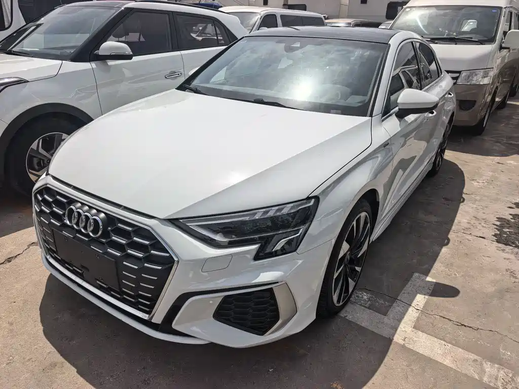 Audi A3 2023 — фото 1