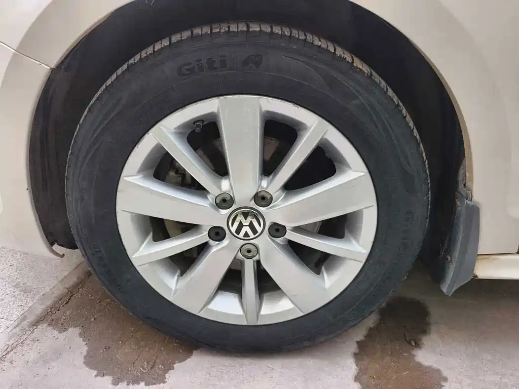 Volkswagen Sagitar 2014