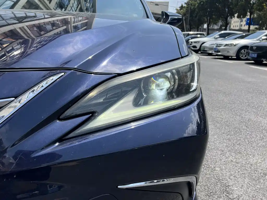 Lexus ES 2020 — фото 16