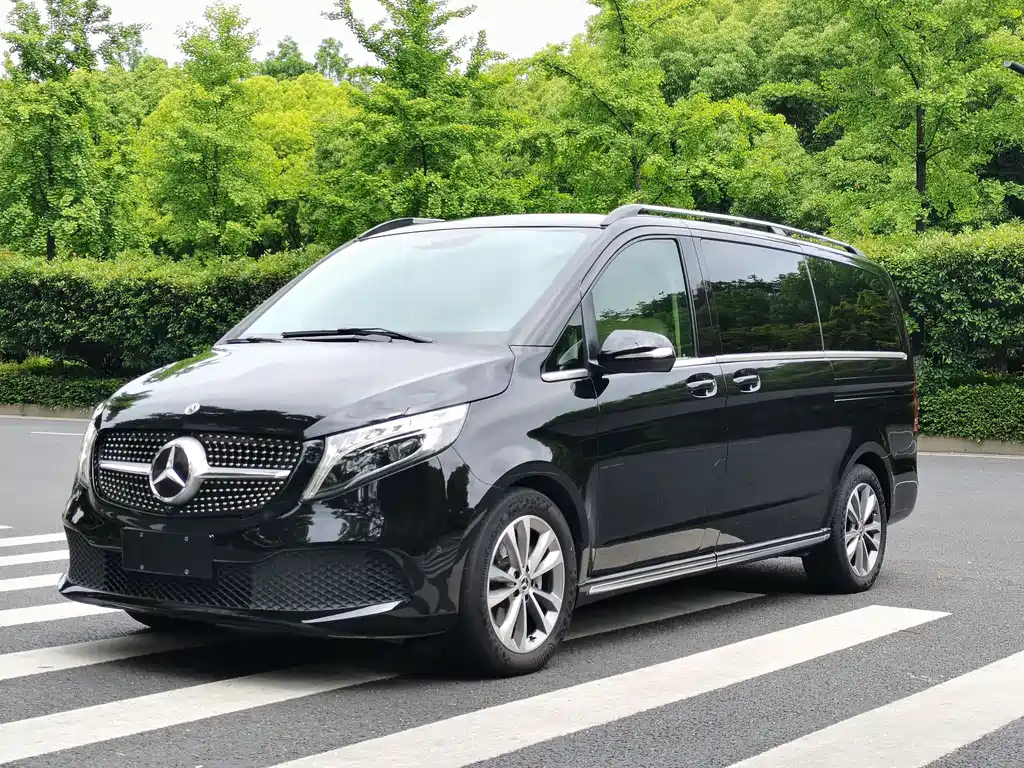 Mercedes-Benz V-Class 2022 — фото 1