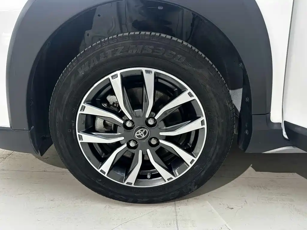 Toyota Yaris L 2022 — фото 27
