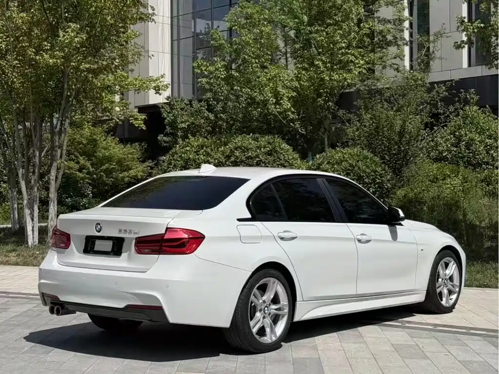 BMW 3 Series 2018 — фото 8