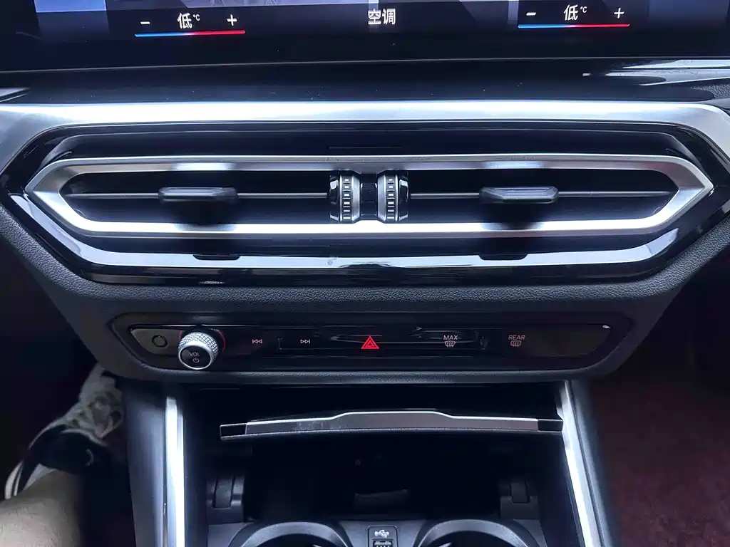 BMW 3 Series 2023 — фото 17