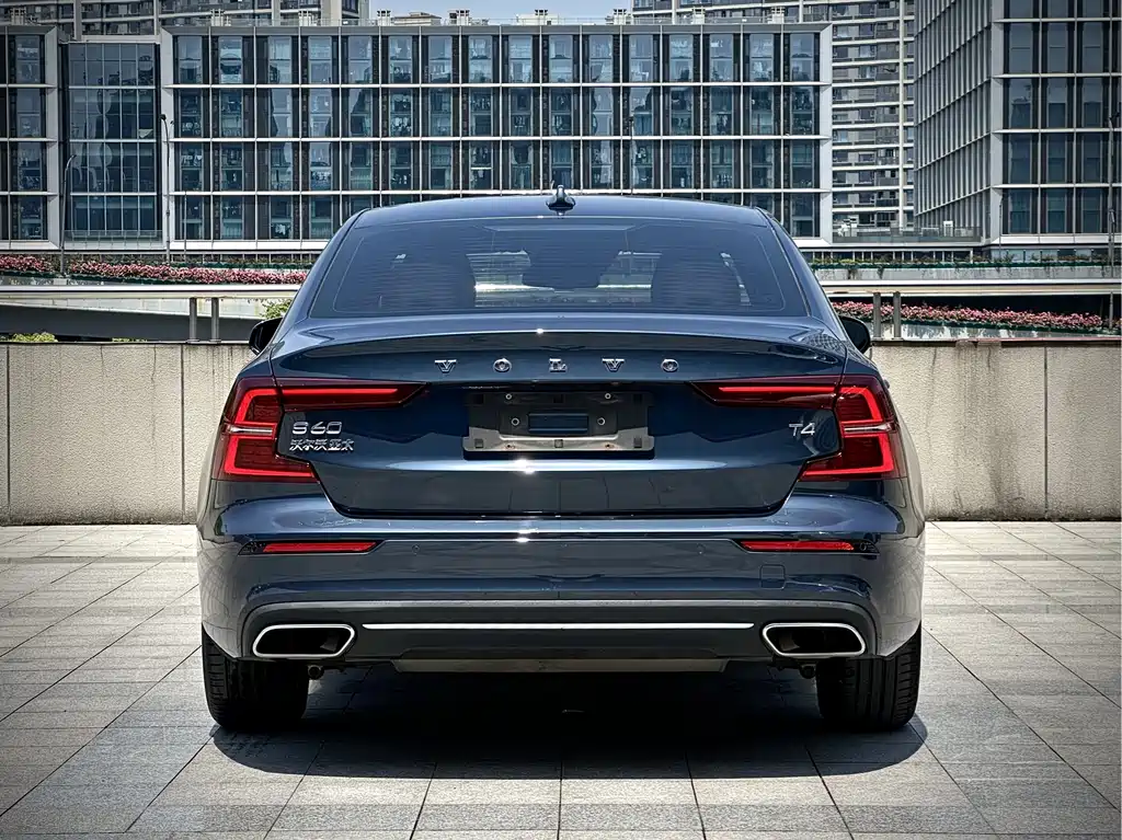 Volvo S60 2021 — фото 15