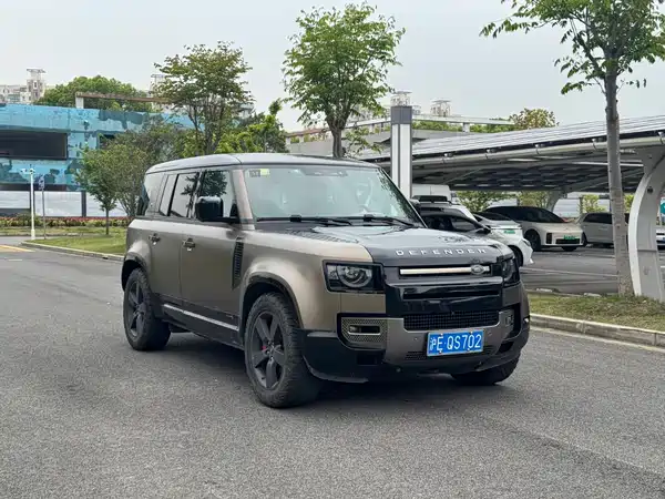 Land Rover Defender 2021