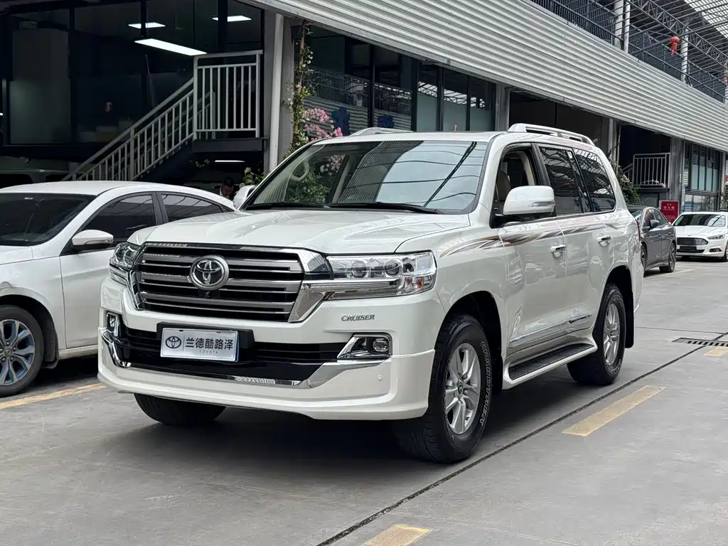 Toyota Land Cruiser 2019 — фото 1