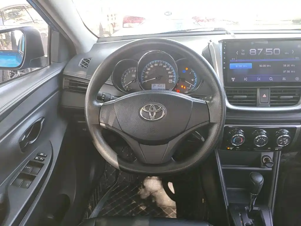 Toyota Yaris L 2019 — фото 11