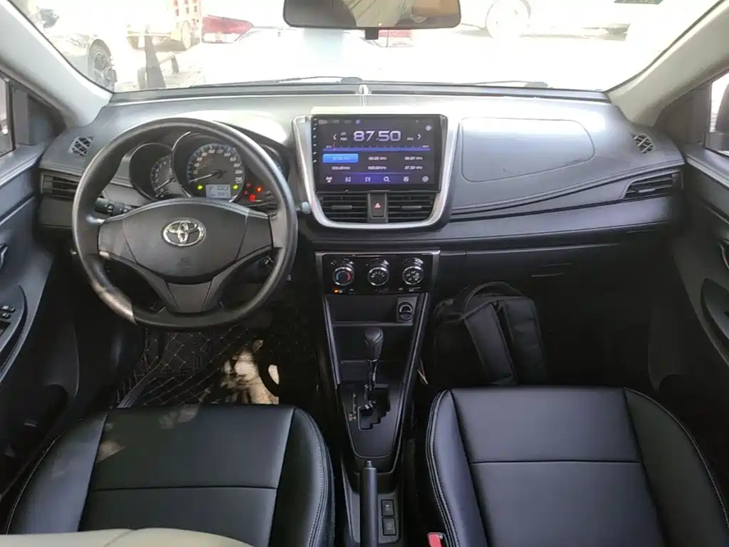 Toyota Yaris L 2019 — фото 10