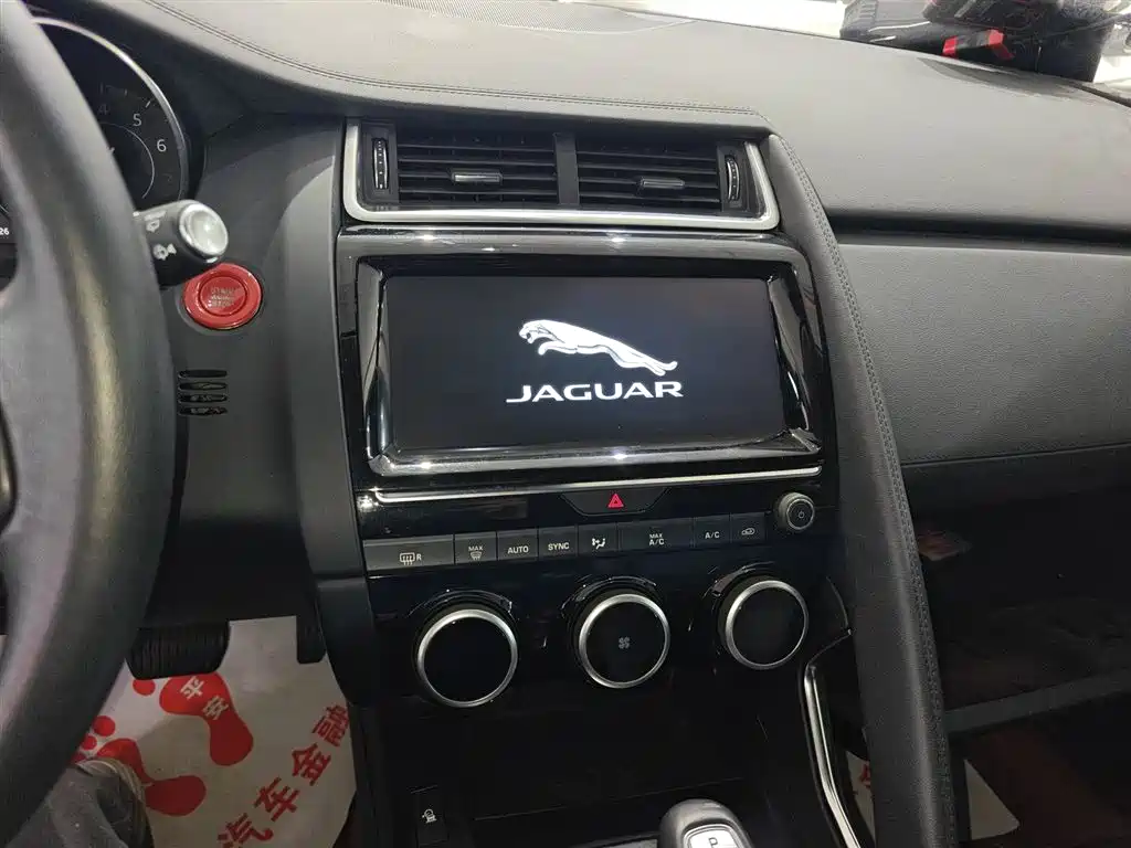 Jaguar E-PACE 2023 — фото 13