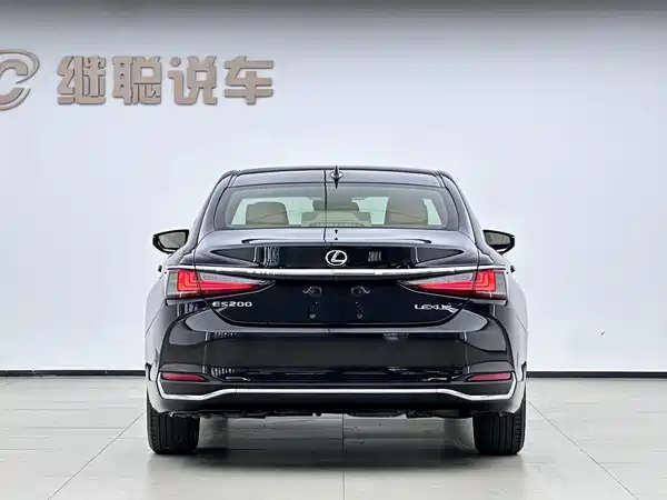 Lexus ES 2021