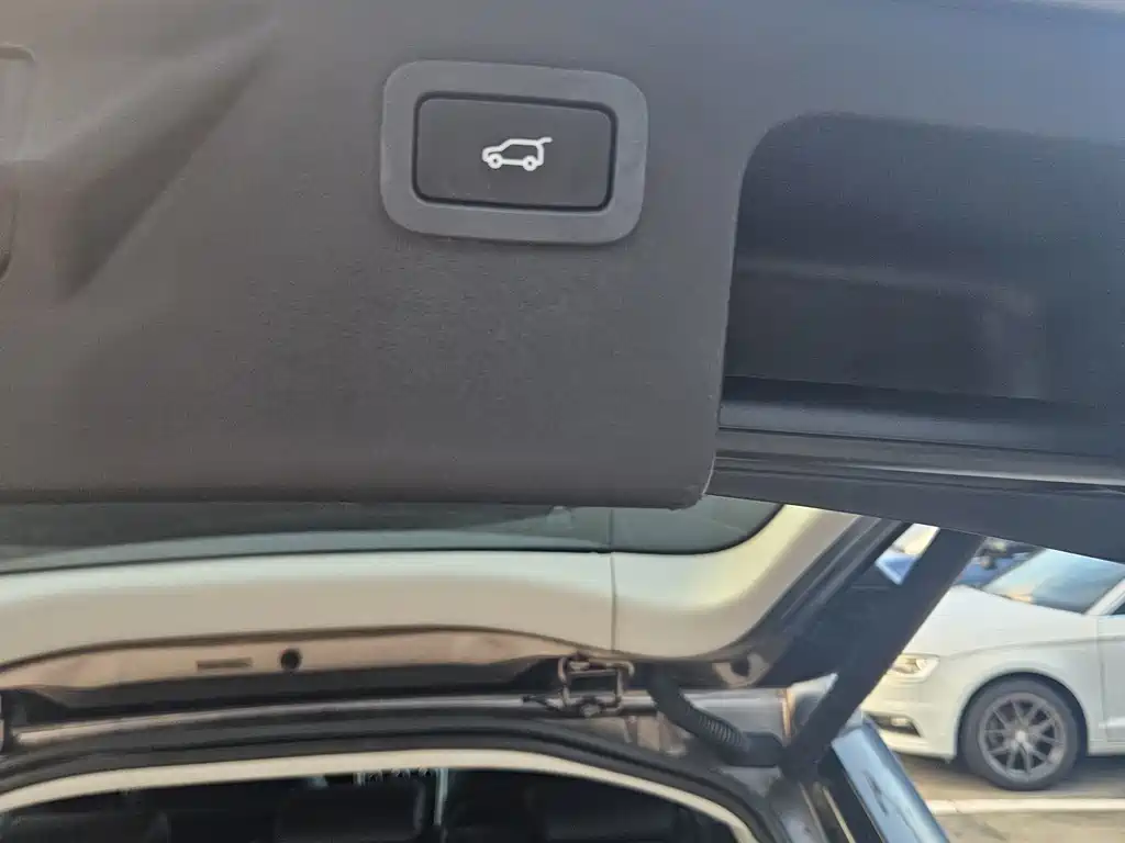 Land Rover Discovery Sport 2017 — фото 15