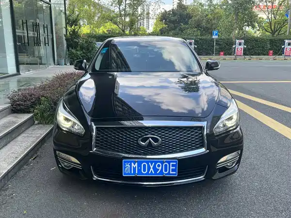 Infiniti Q70 2017