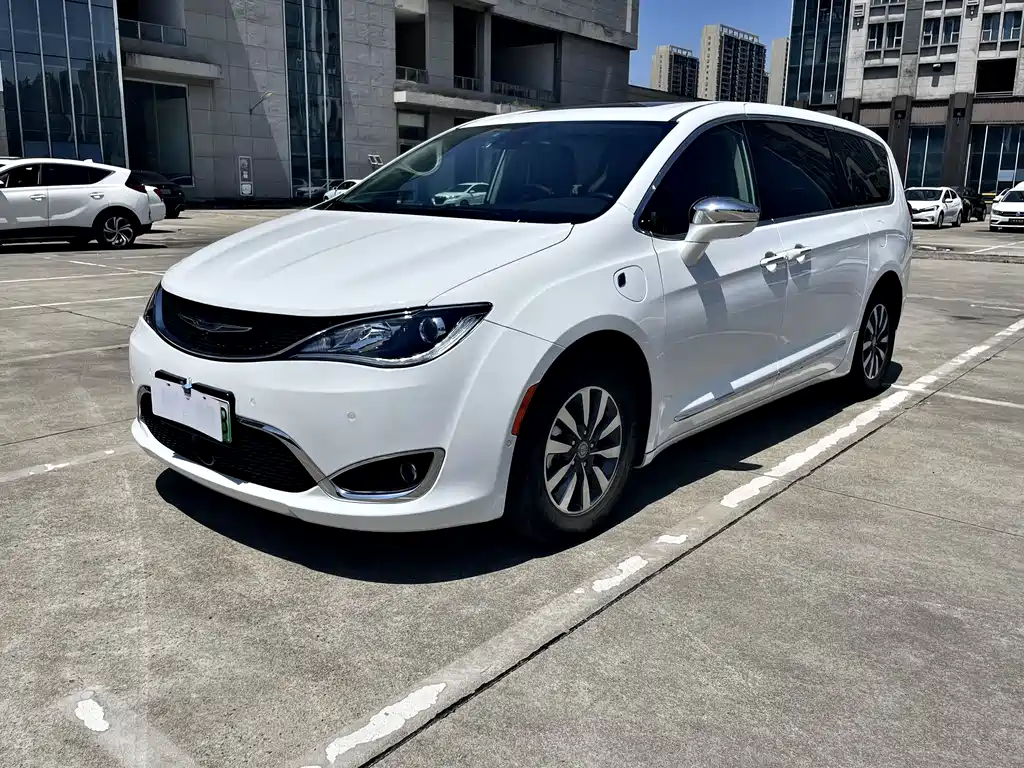 Chrysler Grand Voyager PHEV 2025 — фото 1