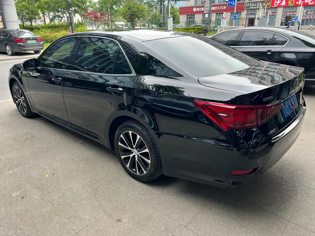 Toyota Crown 2018 — фото 7
