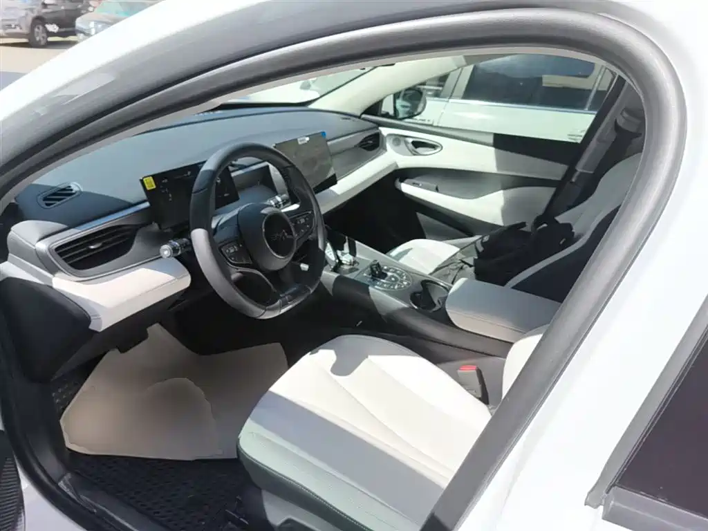 BYD Seal 05 DM-i 2025 — фото 15