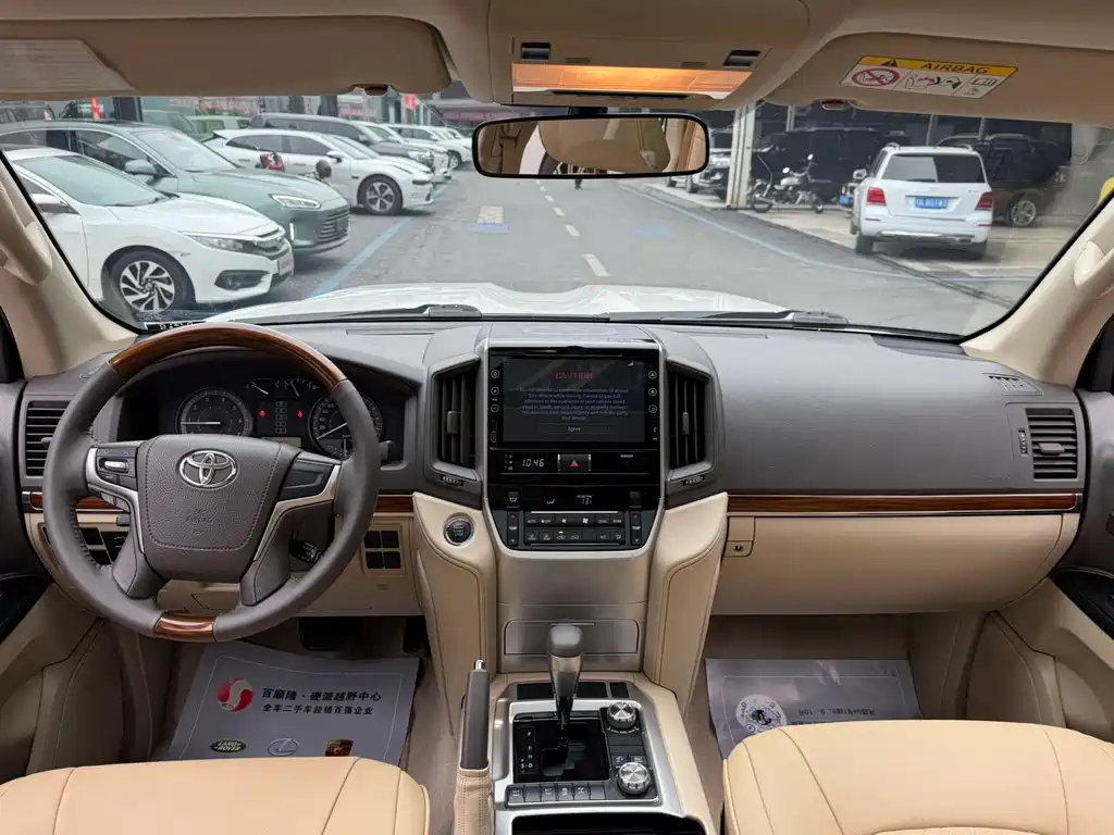 Toyota Land Cruiser 2018 — фото 9